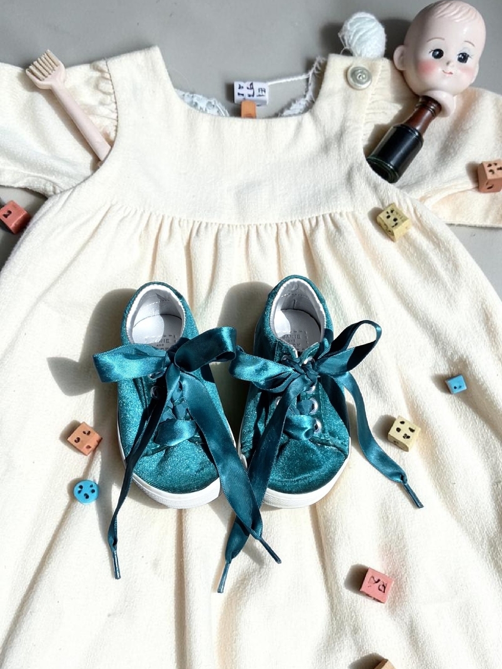 Janie and Jack Toddler Girl Teal Velvet and Ribbon Lace Sneakers size 5 NWOT